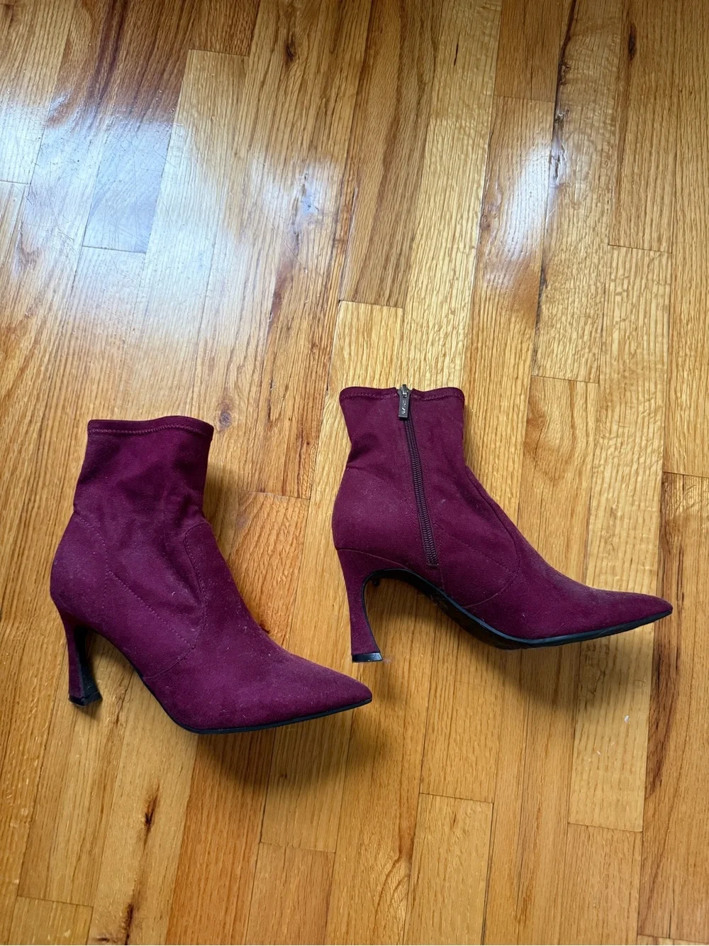 Unisa sleek pointed